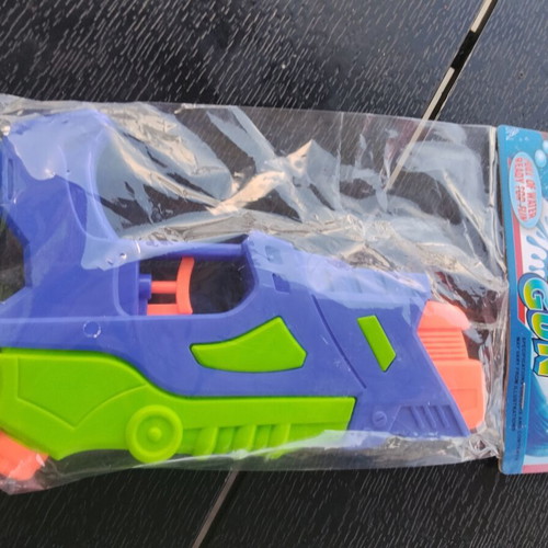 Plastic water gun Squirters type, new