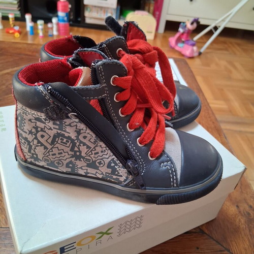 Geox boots size 26 unisex used with leather sole and zipper
