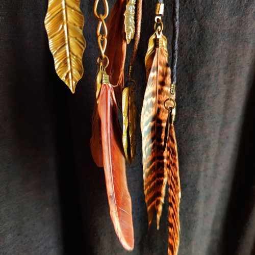 Vintage Accessorize long necklace with feathers and embossed leaves like new