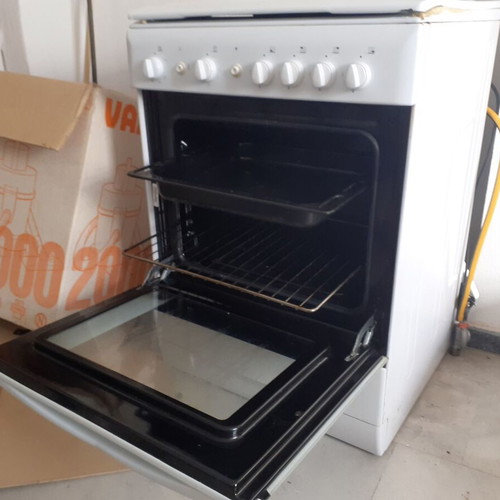 Indesit kitchen stove used, operates with gas bottle
