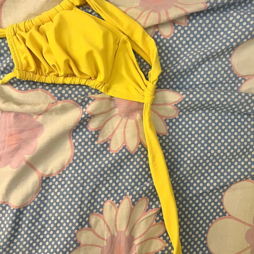 Swimwear set like new, yellow, small box style