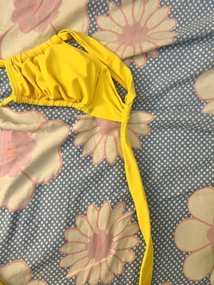 Swimwear set like new, yellow, small box style