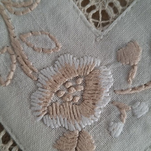 Linen hand doily set with embroidery new