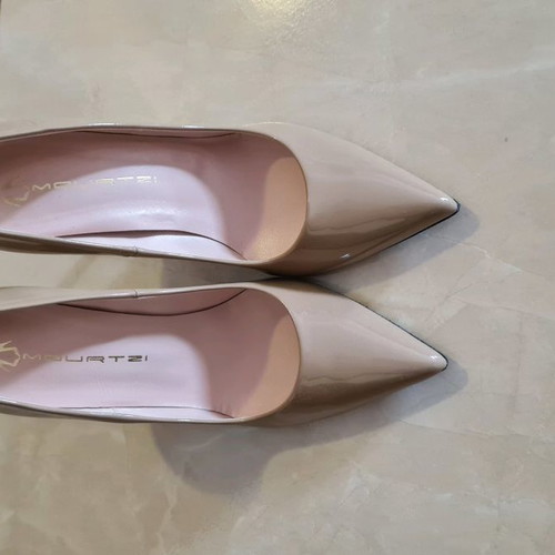 Mourtzi patent leather pumps size 38.5 new beige