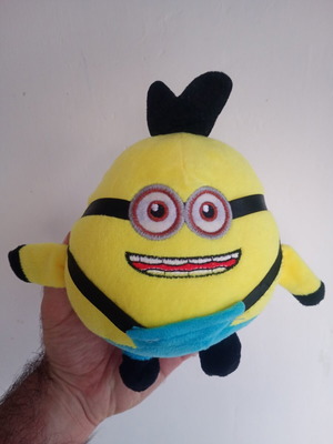 Minion συλλεκτικό λούτρινο με βεντούζα σαν καινούργιο