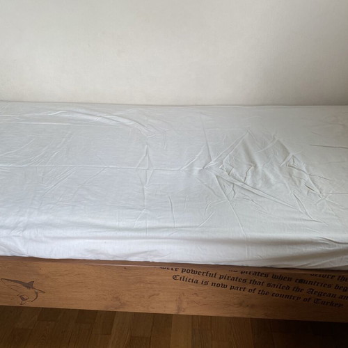 Single bed with anatomical mattress like new