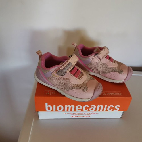 Biomecanics athletic shoes like new, pink, size 25 girls