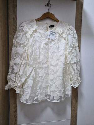 Lace blouse new in size M, white