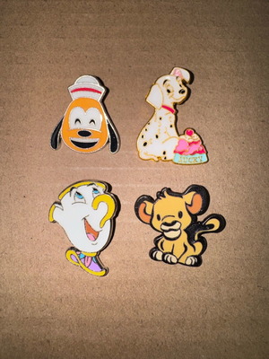 Disney καρφίτσες σετ 4 σαν καινούργιες με Pluto, Lucky, Chip Potts, Simba