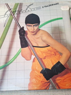 Gina X Performance X-Traordinaire LP, ηλεκτρονική