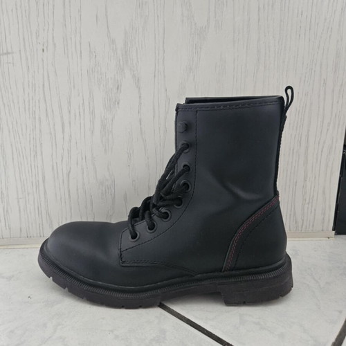 Wrangler boots like new with burgundy details size 38