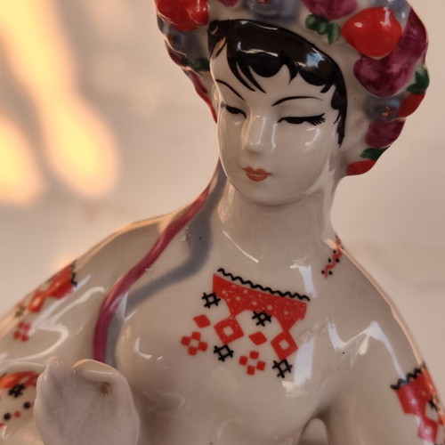 Porcelain figurine "Rushnichok", ZHK, Polonne Art Ceramics Factory, Ukraine
