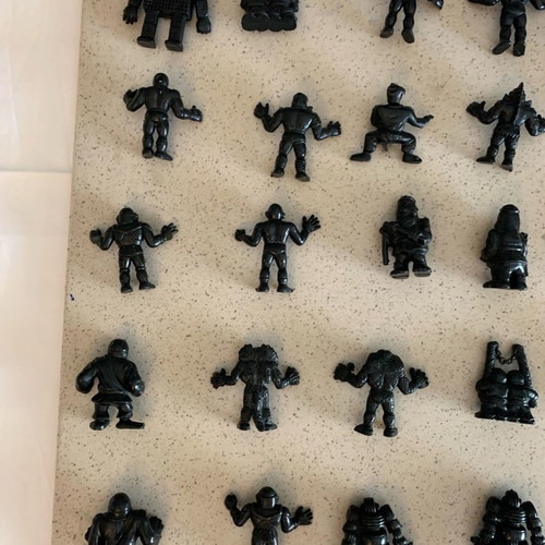 Alien figures used, pack of 30, black, El Greco kombattini 90's 80's