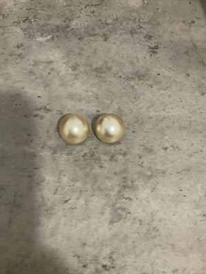 Clip-on pearl earrings like new, fashion jewelry