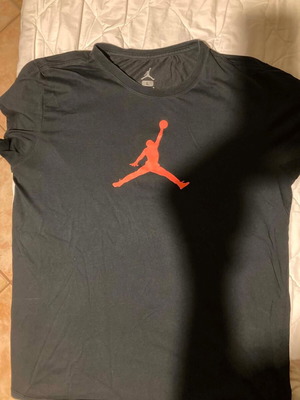 Jordan Dry Fit T-shirt size L like new, black