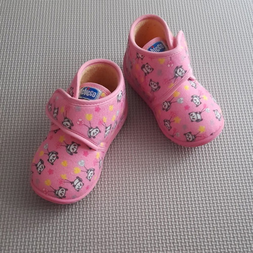 Chicco baby slippers with flexible ergonomic sole