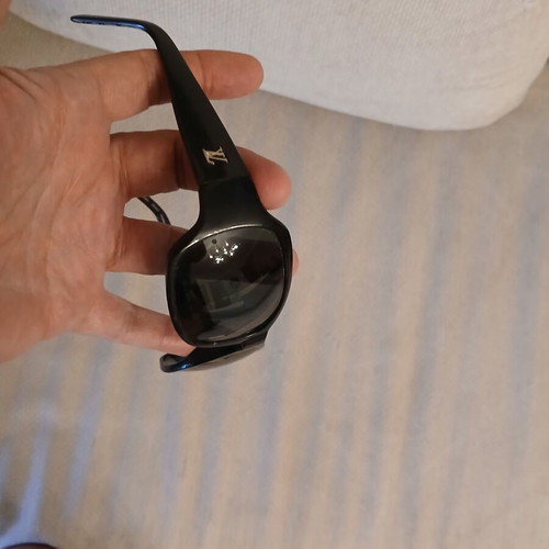 Louis Vuitton sunglasses unisex used, black