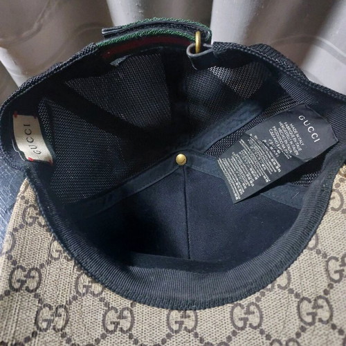 Gucci GG Supreme cap with bee, like new, made in Italy