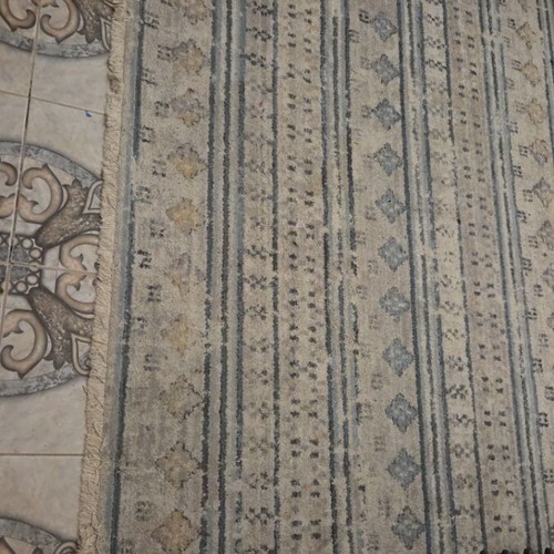 Rug 2m × 3m used, needs cleaning