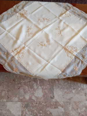 Organza tablecloth with floral designs and gold thread, like new