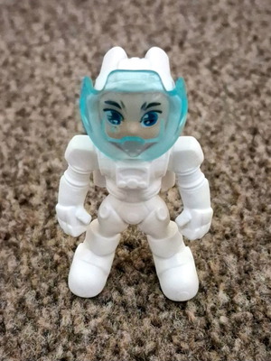 Kinder astronaut figure new