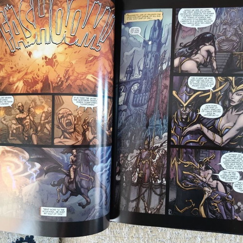 Warhammer Online Age of Reckoning Collector's Box with 2 Hardcover Artbooks