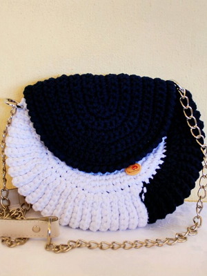 Handmade knitted crossbody bag with chain new, black and white