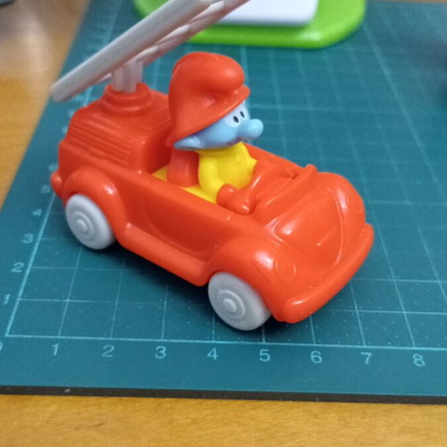 Kinder Surprise Smurf Firefighter figure like new