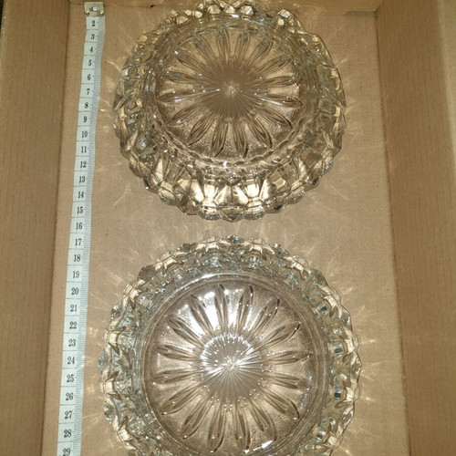 Vintage glass ashtrays set of 2, heavy embossed 14cm, like new