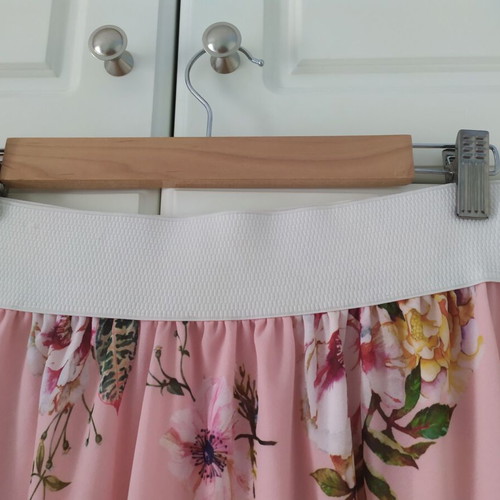 Long skirt used with floral pattern and elastic waistband