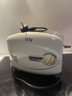 Izzy Retro K-2539 Toaster cream color like new with 7 browning levels