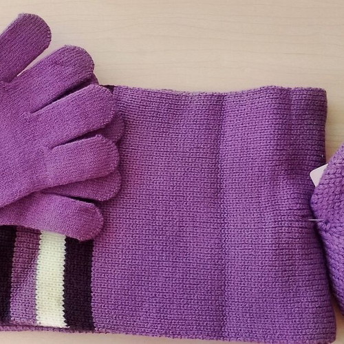 Jumbo purple acrylic hat, gloves and scarf set