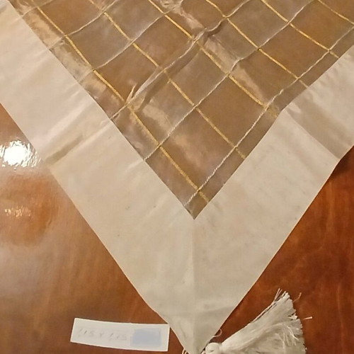 Decorative tablecloth like new 1.15x1.15