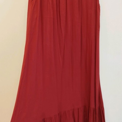 Le Vertige red set like new, skirt with pockets and top with back opening