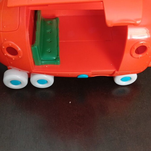 SpongeBob Submarine Vehicle like new with 3 figures