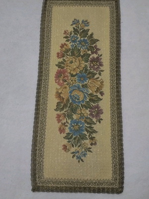 Table runner like new, dimensions 58x24cm