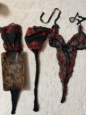 Fishnet lingerie set black with red design new