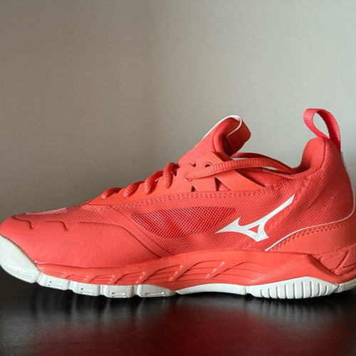 Mizuno Wave Luminous Volleyball shoes new, size 39, with box
