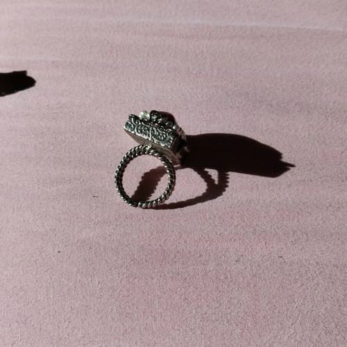 Vintage ring with green stone new