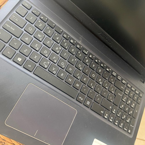Asus Laptop 8GB 256GB Windows 10 like new