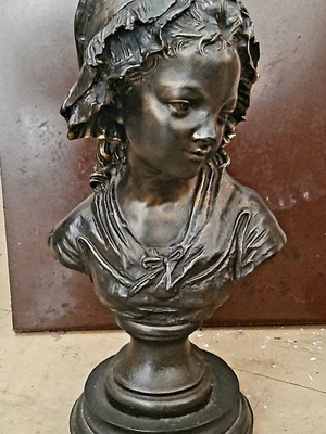 Bust of a girl used, height 49cm
