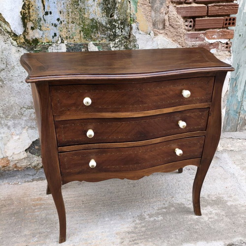 Marketeri Chest of Drawers like new with porcelain knobs