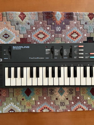 Casio SK-10 Sampling Keyboard used, early 80s lo-fi sound
