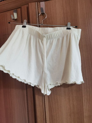 Short summer shorts size M like new, white with cream tint
