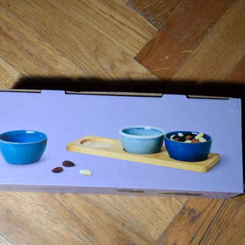 Serving tray with bowls for nuts new