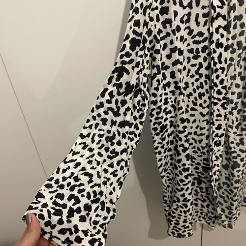 Stradivarius shirt with 3/4 sleeves used, black and white, size S