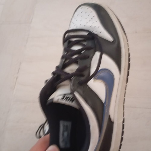Nike athletic shoes size 39, black and white