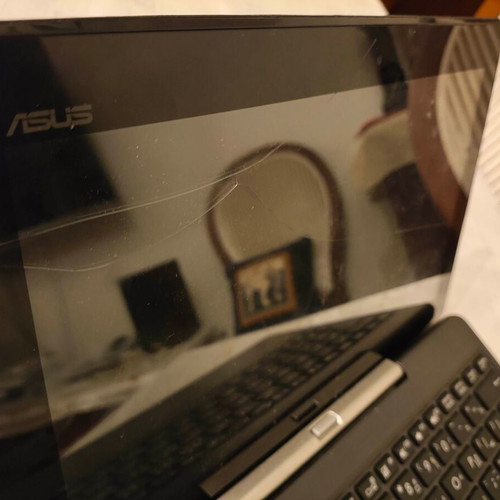 Asus Tab T100TA used with cracked screen and docking keyboard