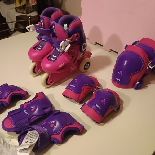 Oxelo Kids Roller Skates like new, sizes 26-28, ages 6-10 with protective set