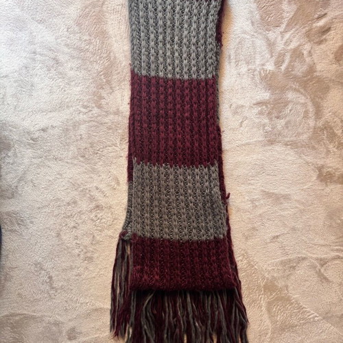 Pink Woman scarf and beanie set used, gray and red